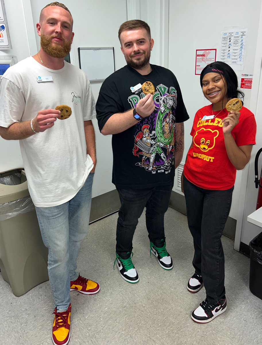 JuliFromJamburg's tweet photo. When NATIONAL CHOCOLATE CHIP COOKIE DAY 🍪 and #FunShirtFriday fall on the same day you KNOW it’s gonna be a good one!! 

Happy FriYAY from JAMBURG! 🎉

#LifeAtATT #SouthBEASTStates 
#TheDennisaurs 

@DrewDennisARSM 
@KKintheSES 
@carawfields https://t.co/sFlom42LUp