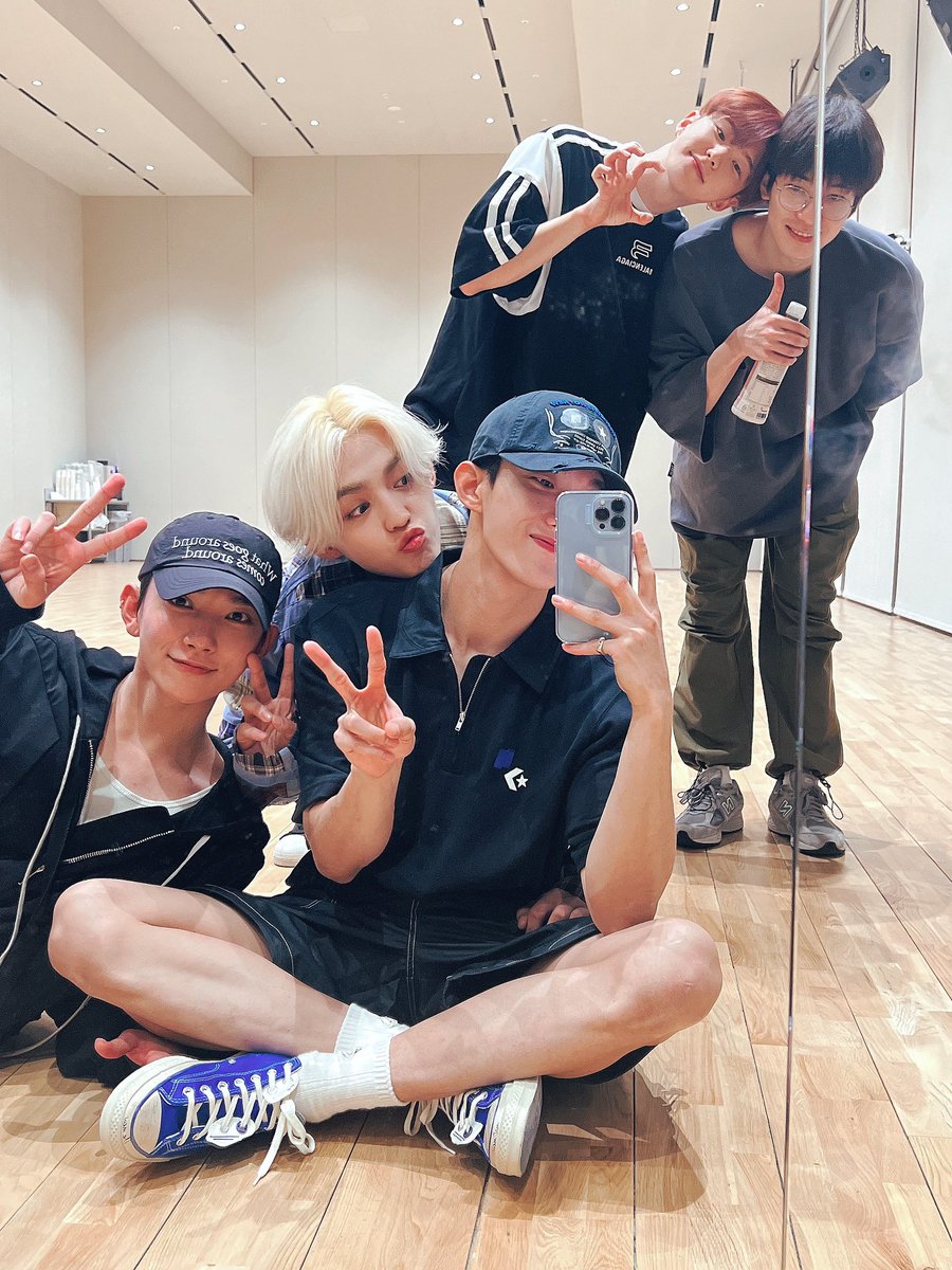 tinkswonu's tweet photo. dokyeom weverse update!! 😭🤍 https://t.co/NdJ21ajRLS
