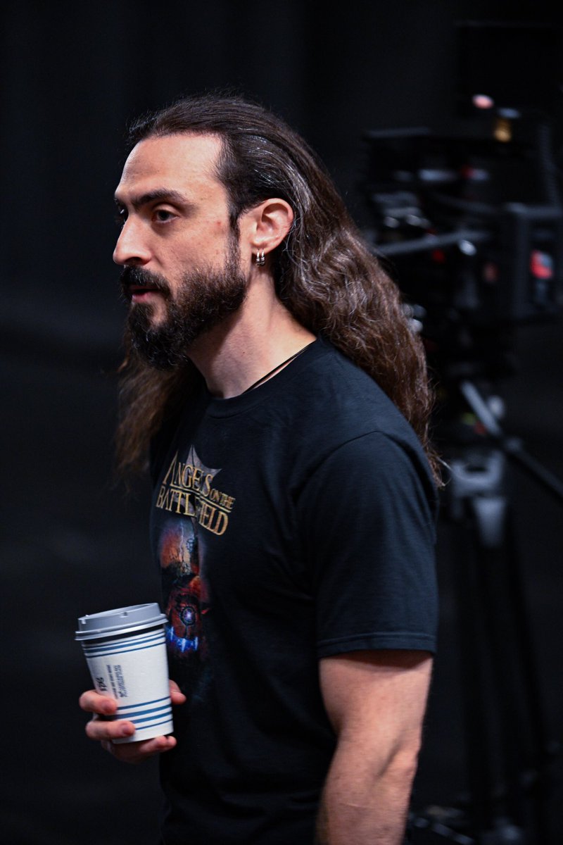 My first foray into directing with my security-coffee in hand.

Photo: Mark Gold

#AngelsOnTheBattlefield #metalband #musicianlife #independentmusician #musicvideo #behindthescenes #bts #coffeelover