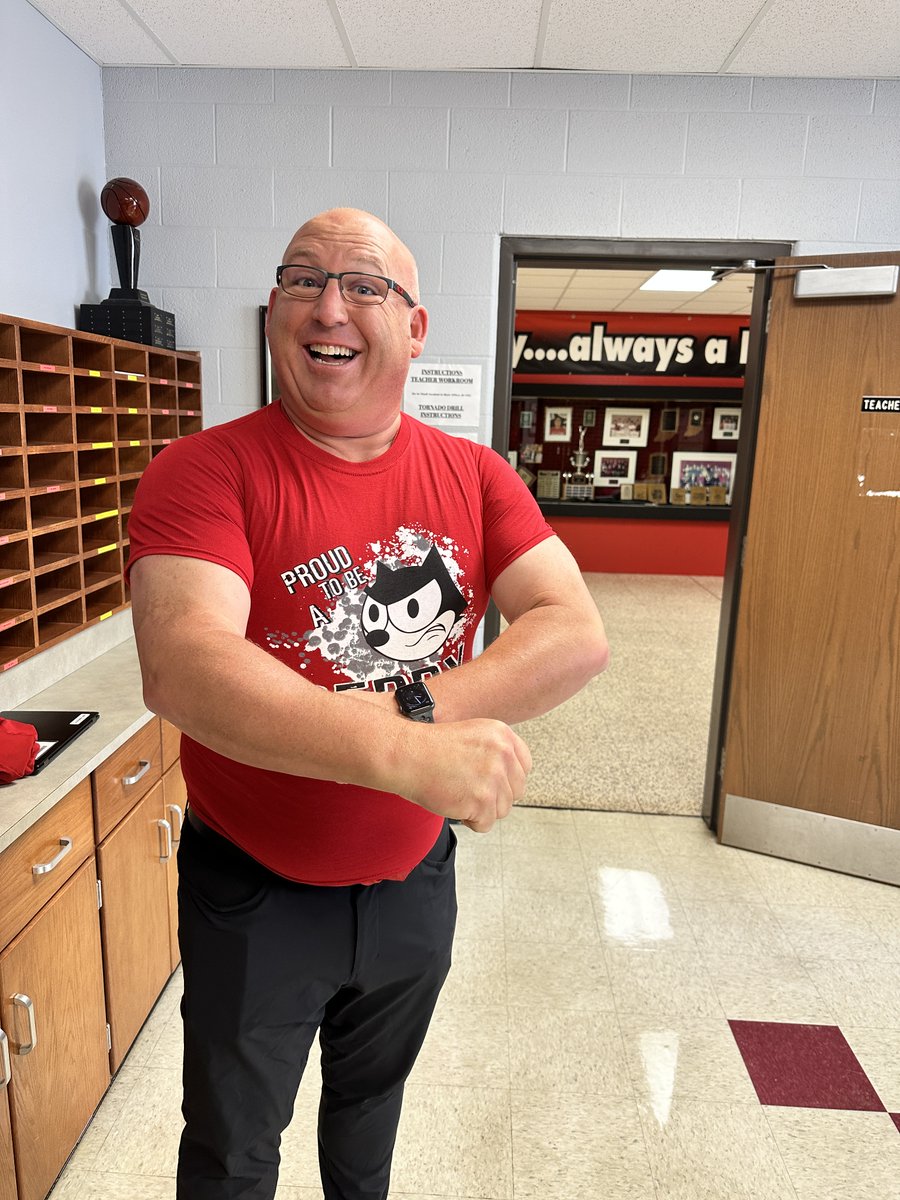 BerriesAlumni's tweet photo. The new freshmen t-shirts passed the Dubes quality control test! 💪 https://t.co/TVaNbLONEh