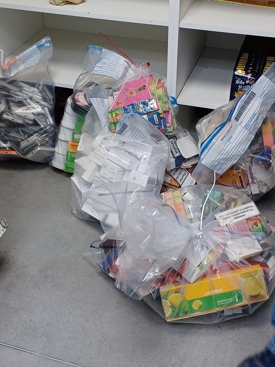 Furzedown SNT and @wandbc have teamed up due to the various reports of the selling of Nitrous Oxide to under 18's. Upon visiting shops on Furzedown, multiple illegal vapes and other illegal tobacco products and counterfeit goods seized.