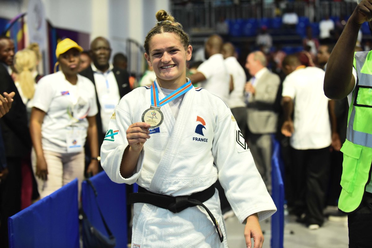 DelegationF's tweet photo. Jour 5️⃣ : triomphe pour la 🇨🇵 en judo

🥇2 médailles d'or 
🥈1 médaille d'argent 
🥉 1 médaille de bronze 

Dernière compétition aujourd'hui pour 2 de nos judokas aux @kinshasa2023 ! 

#Jeuxdelafrancophonie2023 
#kinshasa https://t.co/cVzcpQD7NP