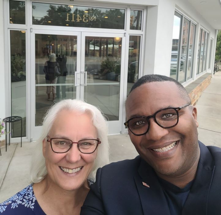 I began my Friday morning by having a delightful breakfast with former Chair and Arlington School Board member @BarbaraKanninen. Who's Who in Arlington can be seen at Ruthie's most any day, especially on Fridays ☺️. I also ran into appointed County Board Member @TanniaTalento,…