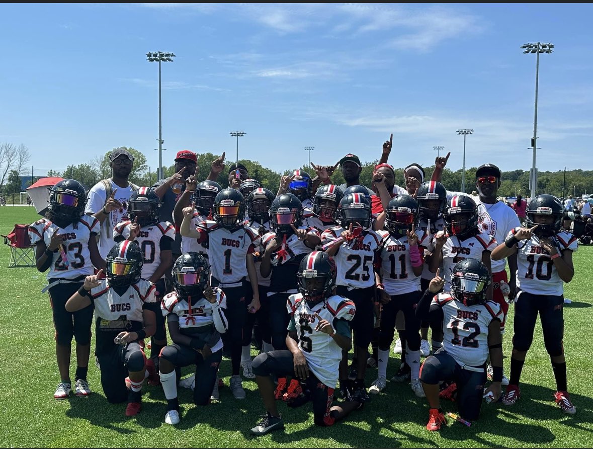 BryanLemons21's tweet photo. Bolingbrook Buccaneers 10u @ChicagoBears https://t.co/urvnkdDx44