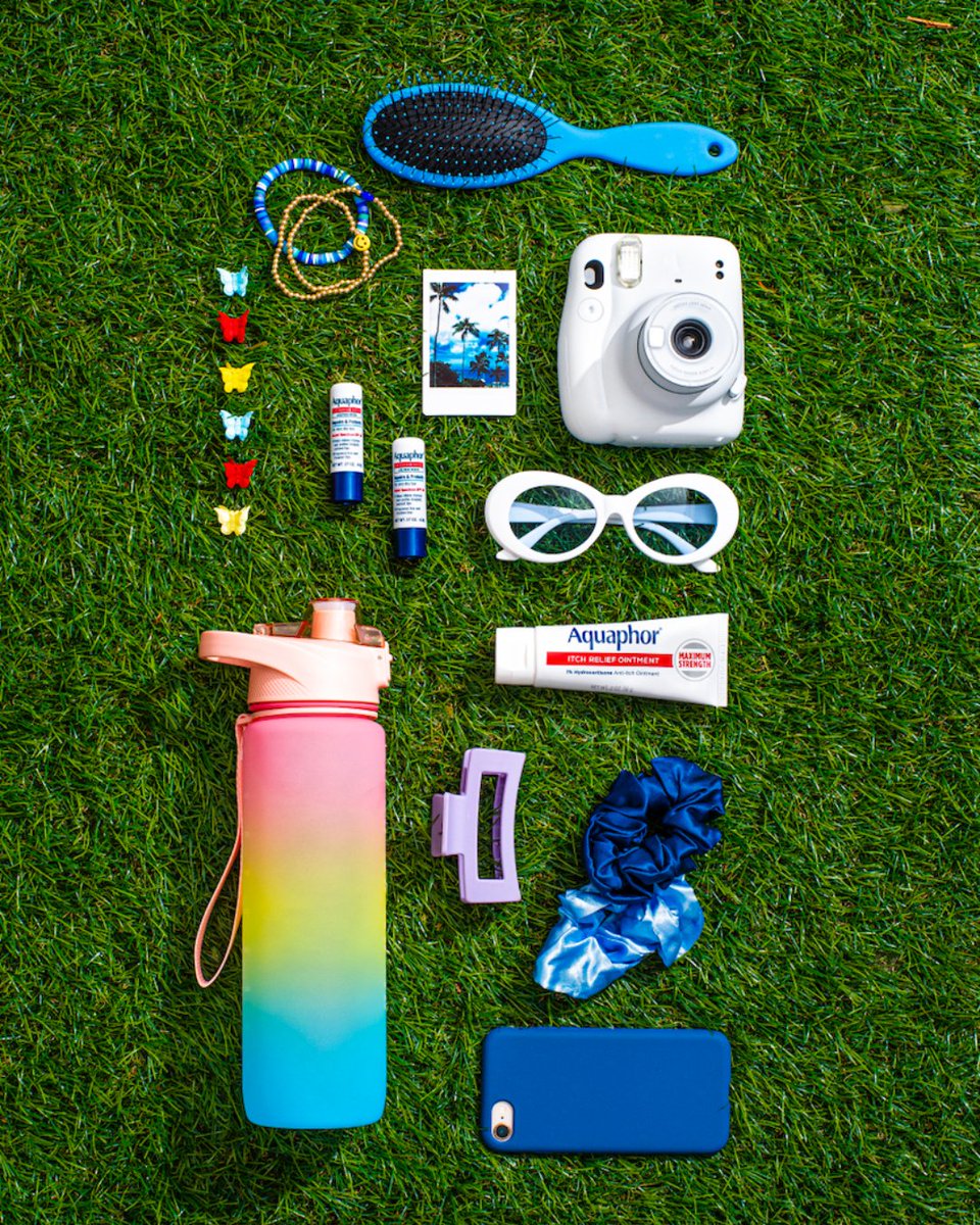 AquaphorUS's tweet photo. Festival girlie starter kit ft. Aquaphor Lip Repair w/ Sunscreen 💋 &amp; Itch Relief Ointment 🦟​

#beforeandaquaphor #aquaphor #festival #summertime https://t.co/x5qzYr4Jms