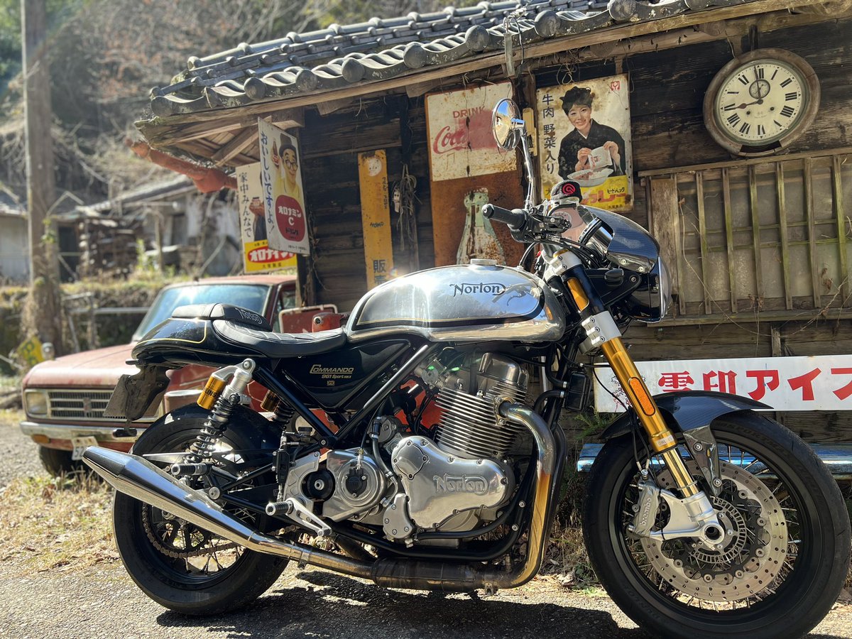 momotya88's tweet photo. Nortonの乗ってる時間より修理��出してる時間の方が長いよ説
本当みたいꉂ🤣w𐤔
色々壊れるが直すのにパーツを作ってもらうしかない説
#Norton #NortonCommand #Command961 https://t.co/mYBtYk45ev