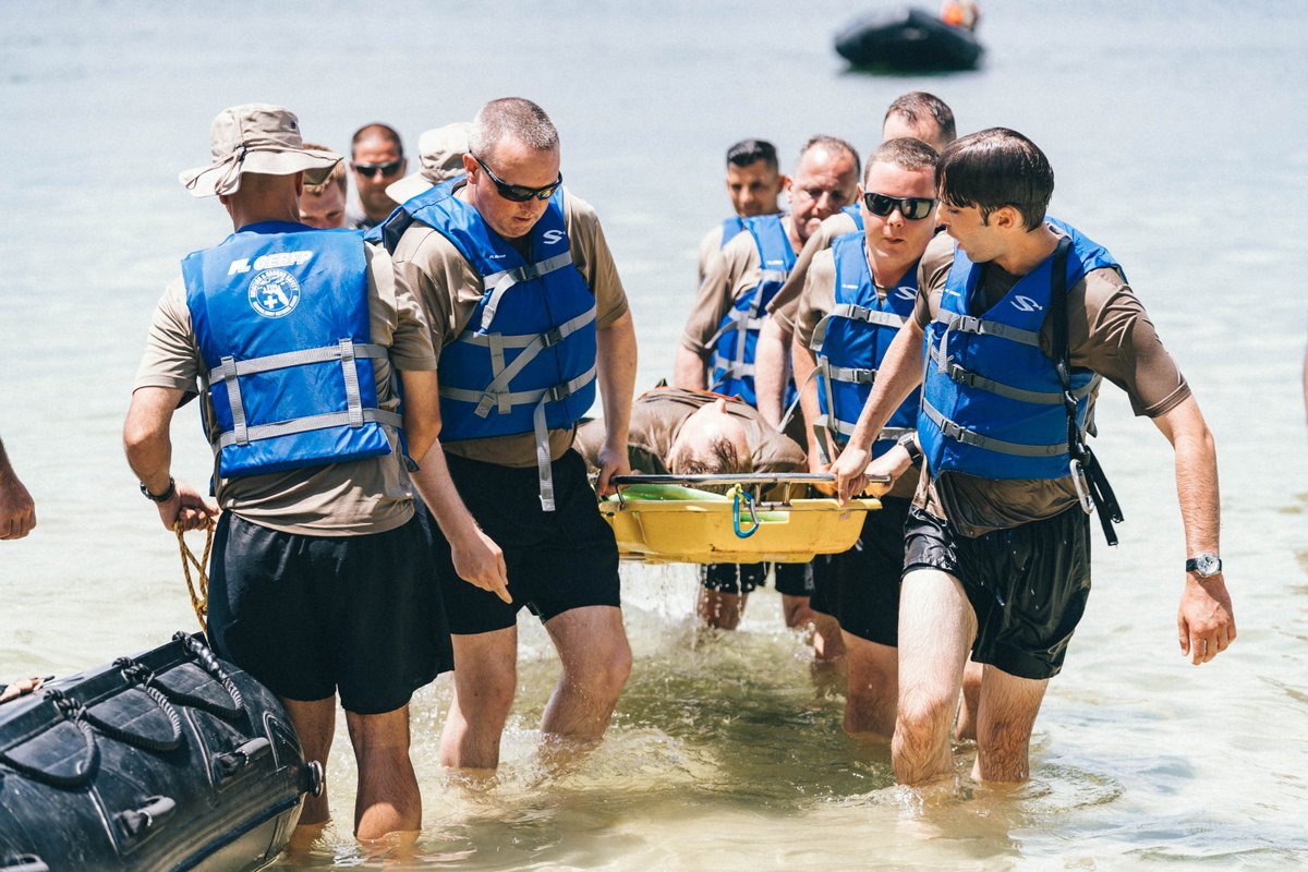 FLStateGuard's tweet photo. We train to be dependable in undependable conditions. Currents, tides, waves and weather can rapidly alter water rescue scenarios. We train to anticipate and respond effectively, despite environmental challenges.
#FLStateGuard #ForFloridaByFlorida #StandingGuard #firstline #builttoserve #humanitarianaid #emergencyresponse #firstresponse #stateheroes #serviceaboveself #herointraining #mystateguard