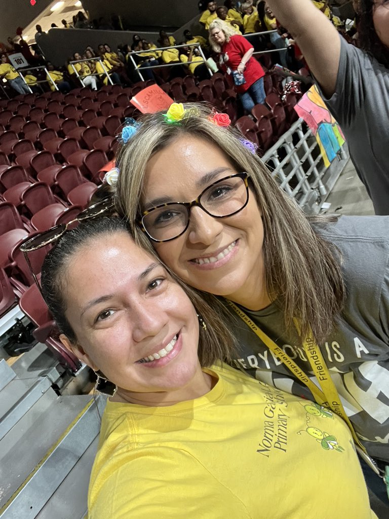 VVelez444's tweet photo. #aldineconvocation #aldinestart23 #keepshininggl
Aldine Convocation with some of my favorite people!! https://t.co/pA76wUFbBs
