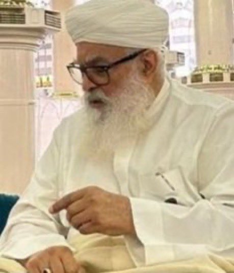 News_Almadinah's tweet photo. بقلوب مطمئنة بقضاء الله وقدره انتقل الى رحمة الله علم من أعلام #المدينة المحدث الكبير الشيخ خليل بن إبراهيم بن ملا خاطر ،وصُلى عليه اليوم عقب صلاة #الجمعة بـ #المسجد_النبوي
حسابنا يسال الله ان يرحمه ويغفر له ويسكنه فسيح جناته وان يلهم اهله وذويه الصبر والسلوان . https://t.co/sXfQhte3ag
