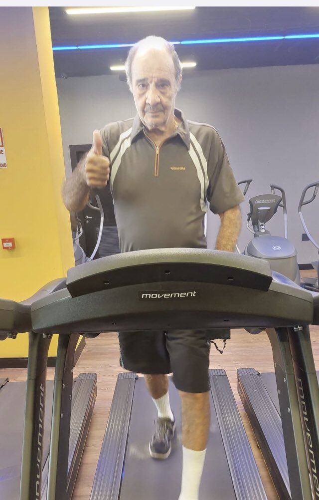 procopiocardozo's tweet photo. Sou ex-jogador e ex-treinador de futebol. Tenho 84 anos. Nunca bebi nem fumei. Malho 3 vezes por semana. Meu apelido na academia é Robocópio. https://t.co/3BvJ66rXpv