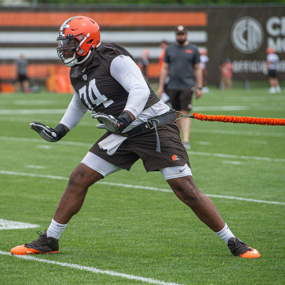 PFF's tweet image. Dawand Jones in his NFL debut:

🟠 35 pass-blocking snaps
🟠 0 pressures allowed

Draft steal? 👀