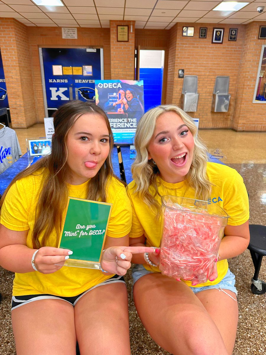 karnsdecakhs's tweet photo. •FRESHMAN ORIENTATION• https://t.co/BTdJF4D5wL