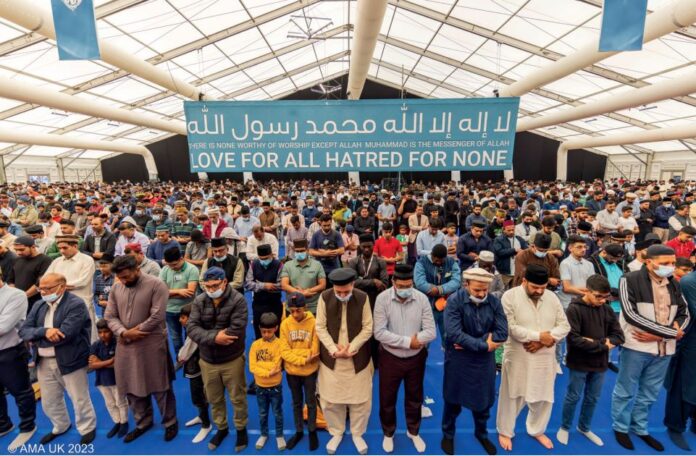 Whether you attended #JalsaUK in person or watched it from home, you will have seen or heard the famous words: Love for All, Hatred for None.

Click the link below to read about the history of an Ahmadiyya motto and find out what this slogan means.

alhakam.org/love-for-all-h…