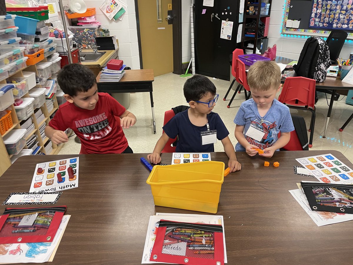 Fairdale_Elem's tweet photo. Our kindergarten students got a sneak peak at school this week! #kindergartencamp #fairdaleworld #zone1derful https://t.co/iQO6AcNKV0