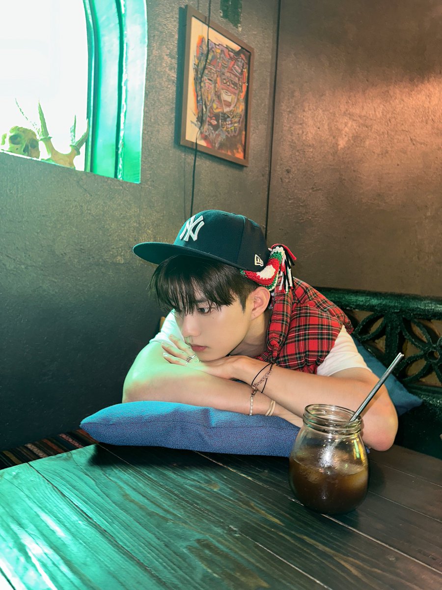 WE_THE_BOYZ's tweet photo. [큐] 📸💡🎄 https://t.co/0S3GoAo8Pu