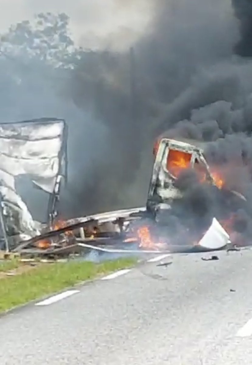MoNews973's tweet photo. 🚨Alerte Info 🔵MO NEWS | Deux morts et trois blessés graves dans un accident de la route -
https://t.co/12Zke5VvTa https://t.co/2LL6gYC12J