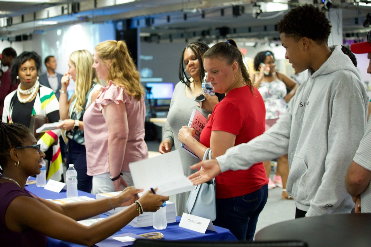vmasc_odu's tweet photo. VMASC Hosts Book Launch of New Suffolk Public Schools STEM Book and Immersive STEM Open House: https://t.co/SZfcMiKIZM https://t.co/o0Kzb4q3LV