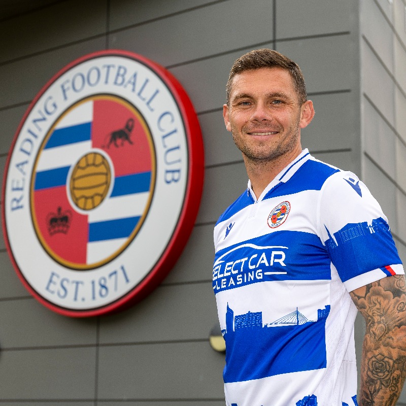 ReadingFC's tweet photo. ✍️ A warm welcome to the club, 𝐇𝐚𝐫𝐥𝐞𝐞 𝐃𝐞𝐚𝐧!

The former Brentford and Birmingham captain has penned a two-year deal to join the Royals... great to have you here 💪