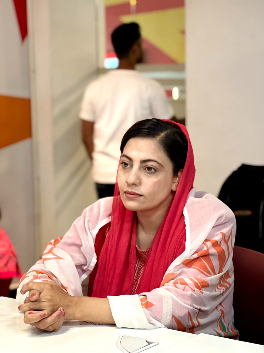 youthinconclave's tweet photo. 🌟A sincere expression of gratitude to Ms. Afshan Khan, the visionary Founder &amp; CEO of FastMove Packages, for her awe-inspiring talk at TechConnect: Peshawar.🌟

#TechConnectPeshawar #InspiringTalk #Peshawar #Event #Grateful #TechConference #FastMovePackages https://t.co/1zf9nGnlee
