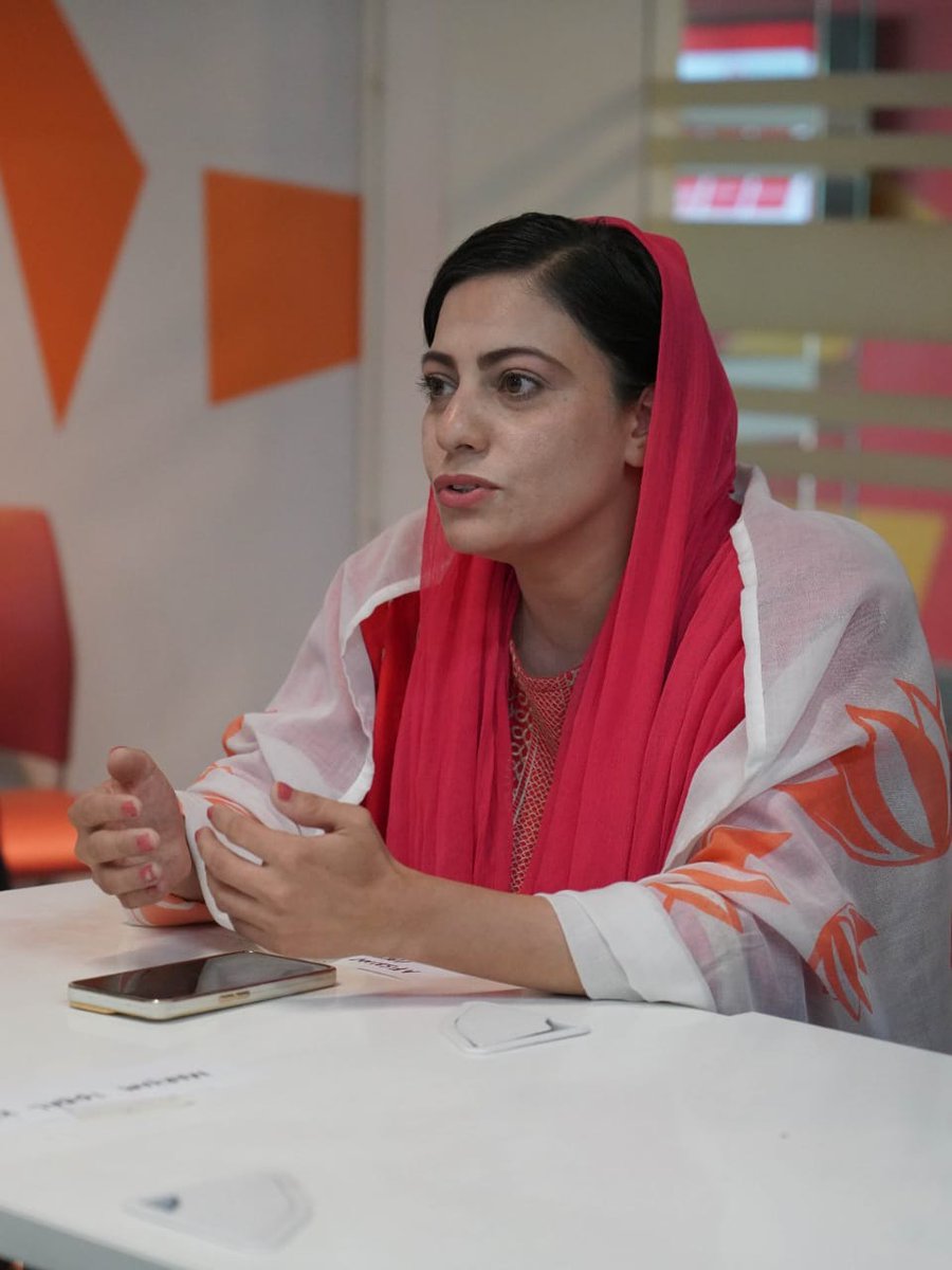 youthinconclave's tweet photo. 🌟A sincere expression of gratitude to Ms. Afshan Khan, the visionary Founder &amp; CEO of FastMove Packages, for her awe-inspiring talk at TechConnect: Peshawar.🌟

#TechConnectPeshawar #InspiringTalk #Peshawar #Event #Grateful #TechConference #FastMovePackages https://t.co/1zf9nGnlee