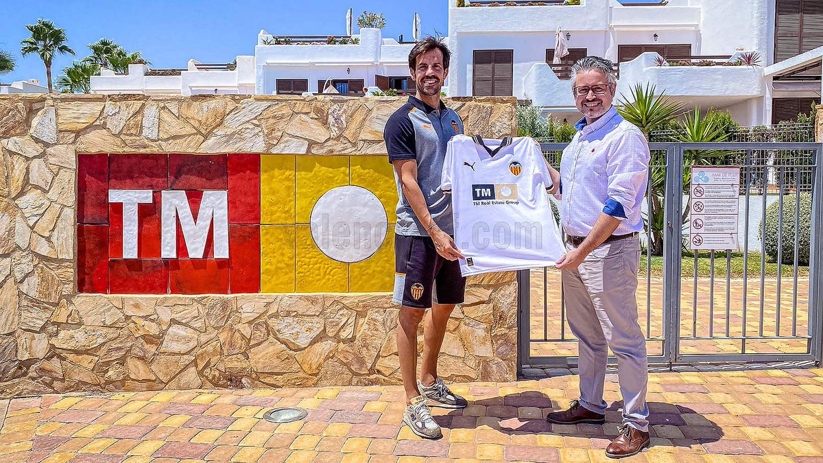 👋 El #VCFfem finaliza su stage en <a href="/TMGrupoInmo/">TM Grupo Inmobiliario</a> Mar de Pulpí

🧡Carlos Grafiada, Director General del #VCFfem, entregó una camiseta oficial del club a Lucas Serrano, Director de Comunicación y Responsabilidad Corporativa de <a href="/TMGrupoInmo/">TM Grupo Inmobiliario</a>

➕ℹ️ bit.ly/47mchWC

#ANDVCF 🦇