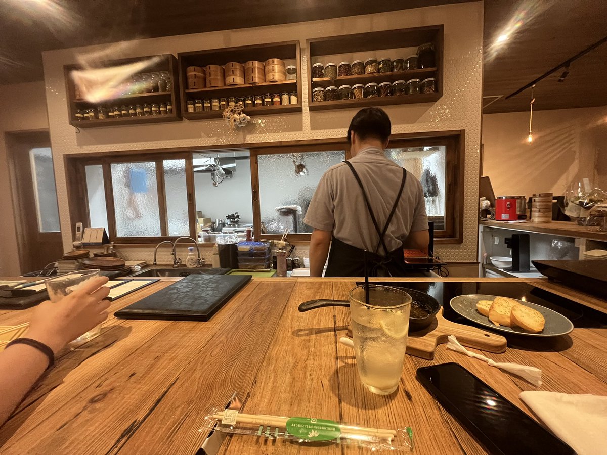 kotsukestreets's tweet photo. いつも一緒に飲んでる方が店長やってたら、すげー変な感じして楽しかった

#北千住 #ajobase  #アホベース #ニンニク #五反野 https://t.co/IxRa69BnHF