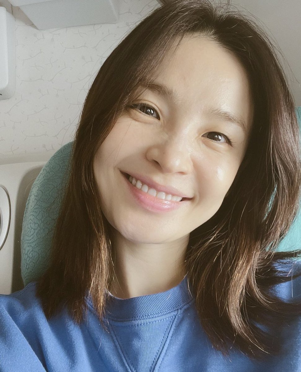 미땡나 진짜
전씨여성아…. 숏컷레드립셀카와
말랑트위티셀카를 같이 올려버리면
저는 그 자리에서 입을 다물지 못하고 마는 것이예요..