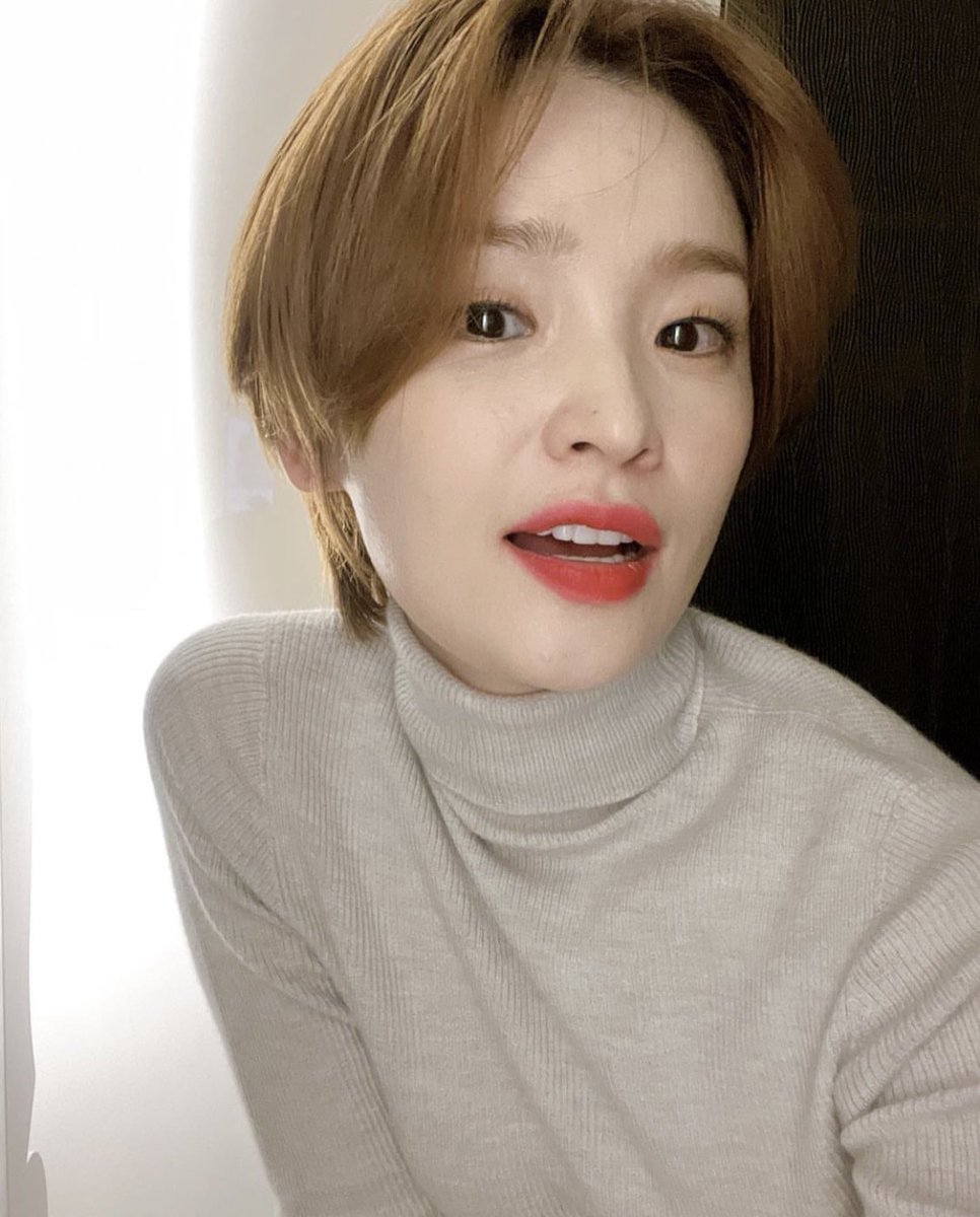 RR_MIDORING's tweet photo. 미땡나 진짜
전씨여성아…. 숏컷레드립셀카와
말랑트위티셀카를 같이 올려버리면
저는 그 자리에서 입을 다물지 못하고 마는 것이예요.. https://t.co/ZAjHlUp2vU