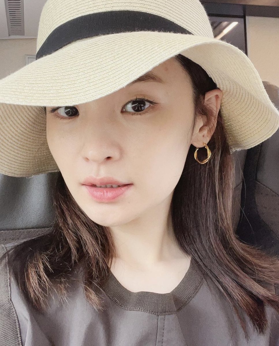 RR_MIDORING's tweet photo. 미땡나 진짜
전씨여성아…. 숏컷레드립셀카와
말랑트위티셀카를 같이 올려버리면
저는 그 자리에서 입을 다물지 못하고 마는 것이예요.. https://t.co/ZAjHlUp2vU