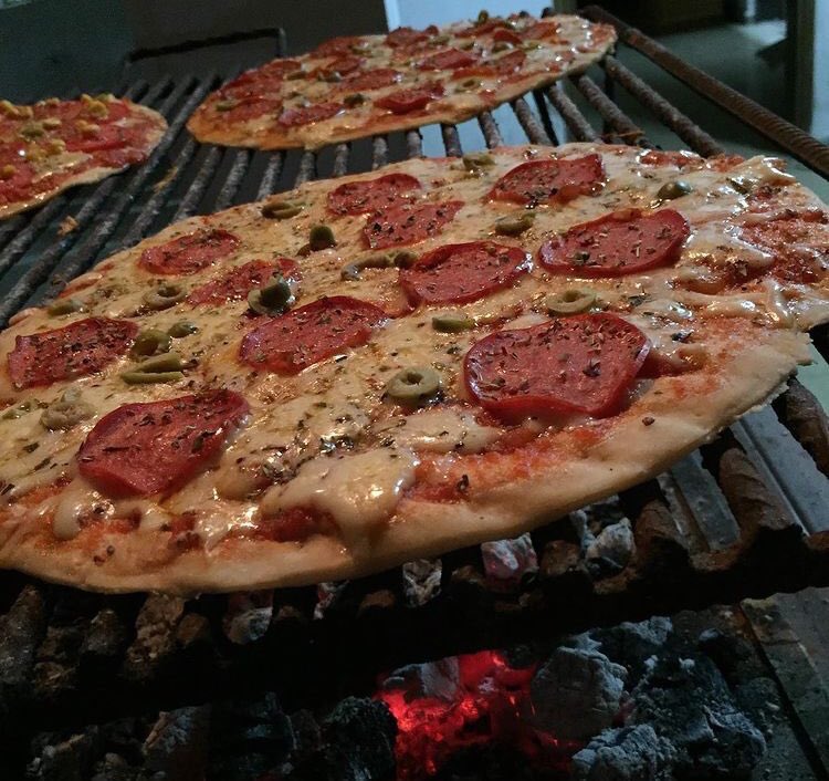 patty_villalbar's tweet photo. Con Parrilla de las Pizzas este Agosto tenemos una promo para compartirles; Servicio de Catering para 30 personas 800.000Gs 👩🏻‍🍳🍕
Tenemos muchísimas ganas de trabajar así que les agradecería muchísimo que compartan ❤️
Contacto: 0981 122482 📱 https://t.co/FqK86I4ypU