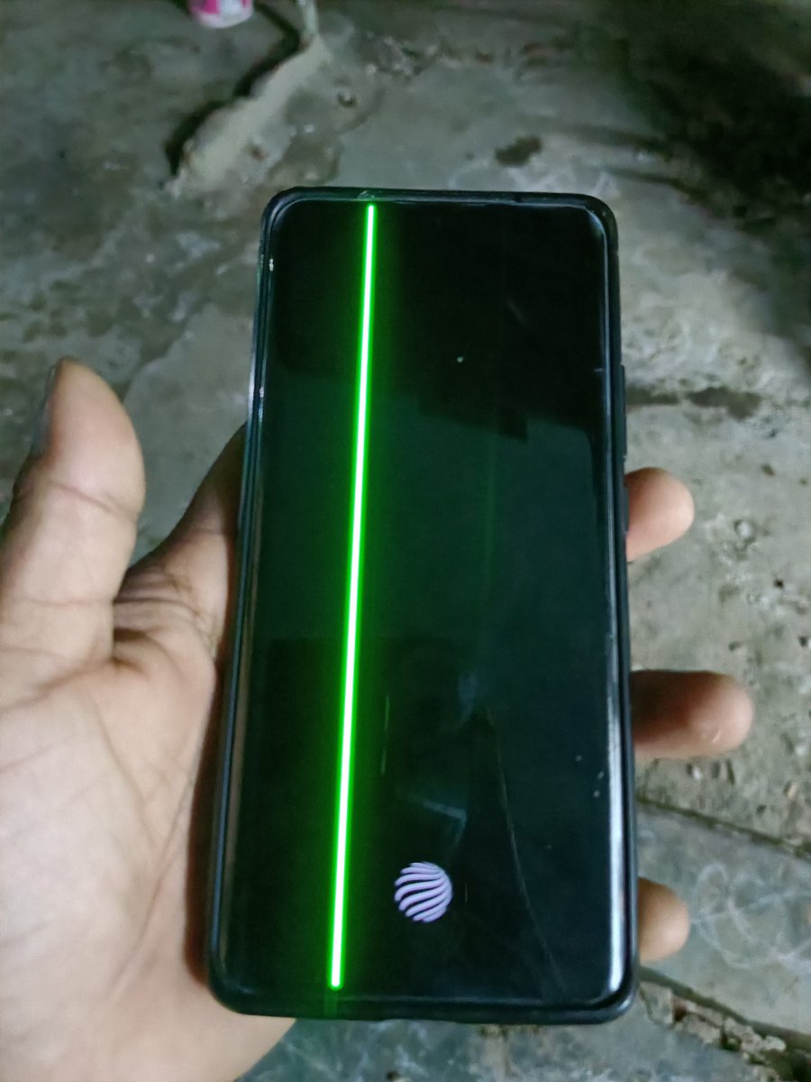 thisisAgni's tweet photo. Dear @Vivo_India my #vivox70pro got a green line on screen after a software update, there is no physical damage to the screen or phone, Can you help me with the solution? 
#vivo #vivox70pro #vivogreenline #greenline #screen
#softwareupdatebug https://t.co/HQXjZXGuYN