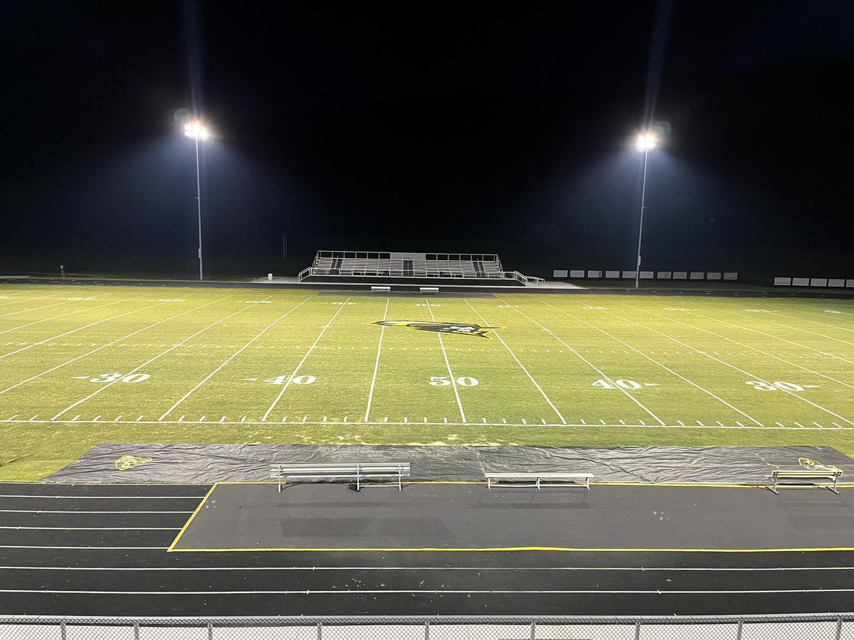 GreenupFootball's tweet photo. The Farm is ready for this evening. We have the best paint crew! https://t.co/UbwPam4MdF