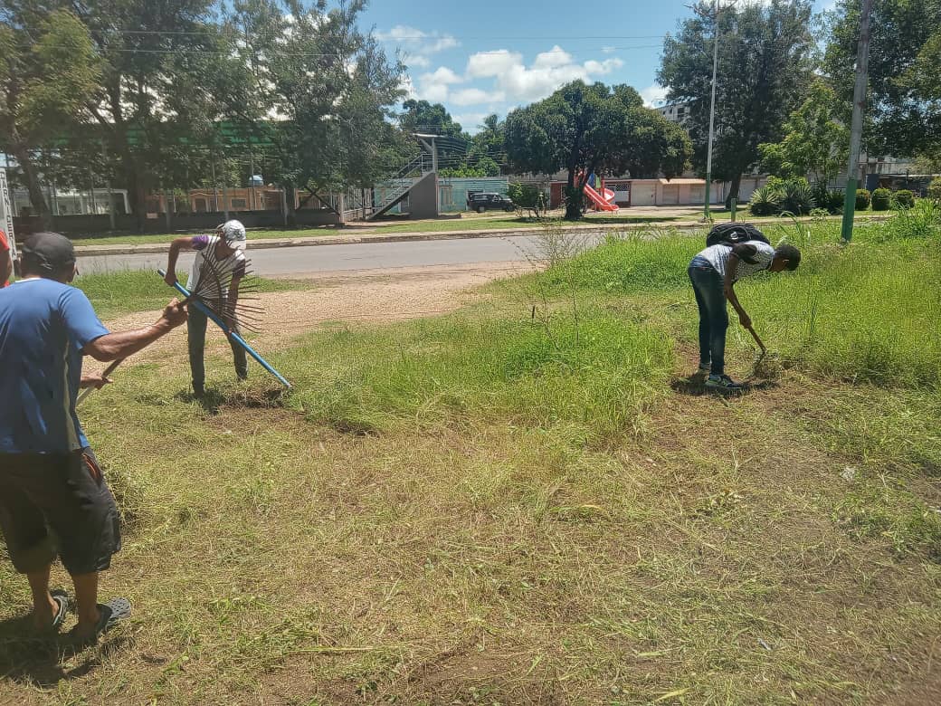 nirsusrrr's tweet photo. #ActivaZonaV #CercaDeTiVzla en su sexto día en el Sector Francisco de Miranda inicia su actividad comunitaria "Dando una mano amiga". @mivenoriental @Iasd_anaco @CercaDeTiVzla https://t.co/WSqMeraIcE