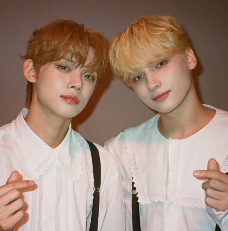 to_to0304's tweet photo. 저는 요 네장이요💛🧡💛📷🧡 https://t.co/toZ4fBHhim