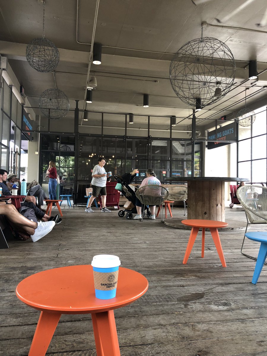 cocoitoj's tweet photo. 「ダンシングゴートコーヒー」
踊る山羊って名前が可愛い。今日はブレンドコーヒーだが、ここのカプチーノは
コクがある。他のと、何が違うのか、、
　#コーヒー　#カプチーノ https://t.co/yDVXnH6HPi