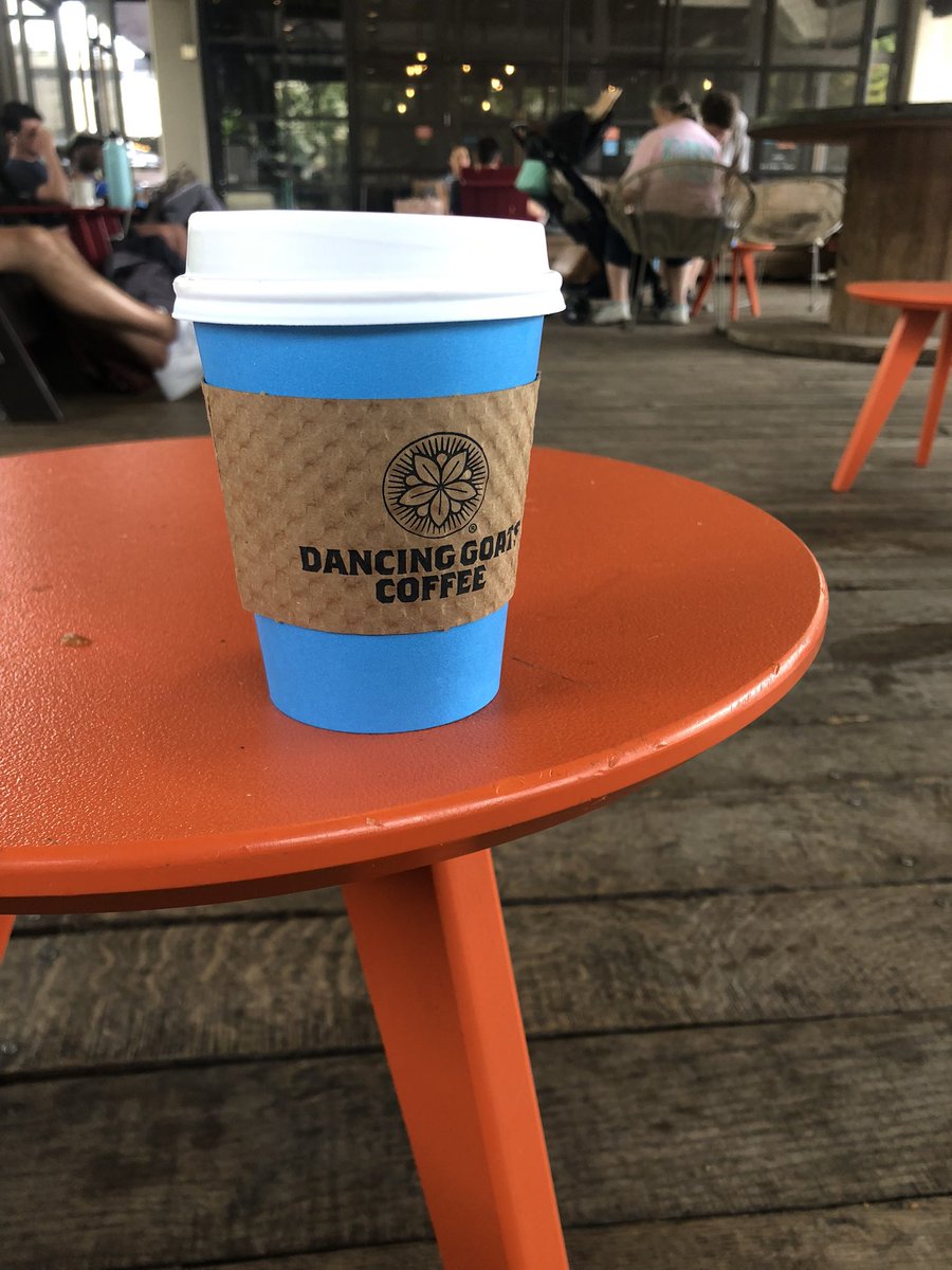 cocoitoj's tweet photo. 「ダンシングゴートコーヒー」
踊る山羊って名前が可愛い。今日はブレンドコーヒーだが、ここのカプチーノは
コクがある。他のと、何が違うのか、、
　#コーヒー　#カプチーノ https://t.co/yDVXnH6HPi