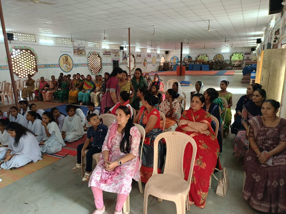 BharuchNrlm's tweet photo. આજ રોજ જિલ્લા-ભરૂચના નેત્રંગ તાલુકાના, થવા ગામે એકલવ્ય સ્કૂલ ખાતે ગુજરાત એગ્રો ઇન્ડસ્ટ્રીઝ કોર્પોરેશનના માન.એડિશનલ જનરલ મેનેજરશ્રી હેતલબેન દેસાઈ મેડમની હાજરીમાં PMFME યોજના અંતર્ગત એક દિવસીય વર્કશોપનું આયોજન કરવામાં આવ્યું.@GlpcLivelihood @CollectorBharch @DDOBHARUCH1 @avdangi https://t.co/ozgzUZ4nl2