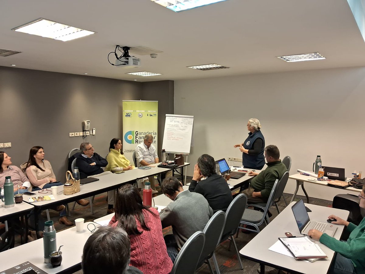 GFResiliente's tweet photo. 4 de agosto: Reunión del Grupo Motor de @GFResiliente. Directivos de las SFR y el equipo técnico del proyecto evaluamos las jornadas de difusión de otoño. Participan Andrea Ruggia y Verónica Aguerre de @INIA_UY, y los técnicos de @INAC_Uruguay Inés Invernizzi y Rafael Sarno. https://t.co/bA1bM7XrlO