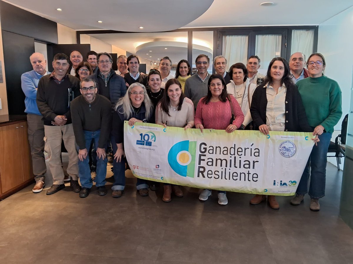 GFResiliente's tweet photo. 4 de agosto: Reunión del Grupo Motor de @GFResiliente. Directivos de las SFR y el equipo técnico del proyecto evaluamos las jornadas de difusión de otoño. Participan Andrea Ruggia y Verónica Aguerre de @INIA_UY, y los técnicos de @INAC_Uruguay Inés Invernizzi y Rafael Sarno. https://t.co/bA1bM7XrlO