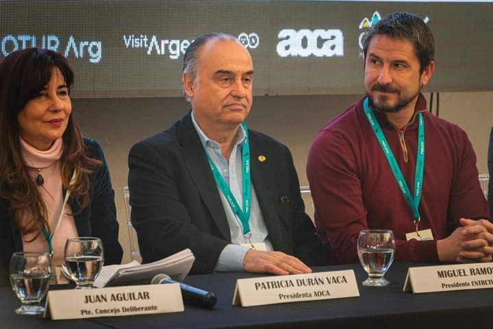 TrelewBureau's tweet photo. 🔹Organizado por el #EnTreTur, a través del @TrelewBureau, contamos con el especial acompañamiento de @aoca_argentina, @InproturArg,  @TurDepAR, @visitargentina y @ChubutPatagonia, y la participación de autoridades nacionales, provinciales y representantes empresariales.
(+) https://t.co/wo5z4FrViV