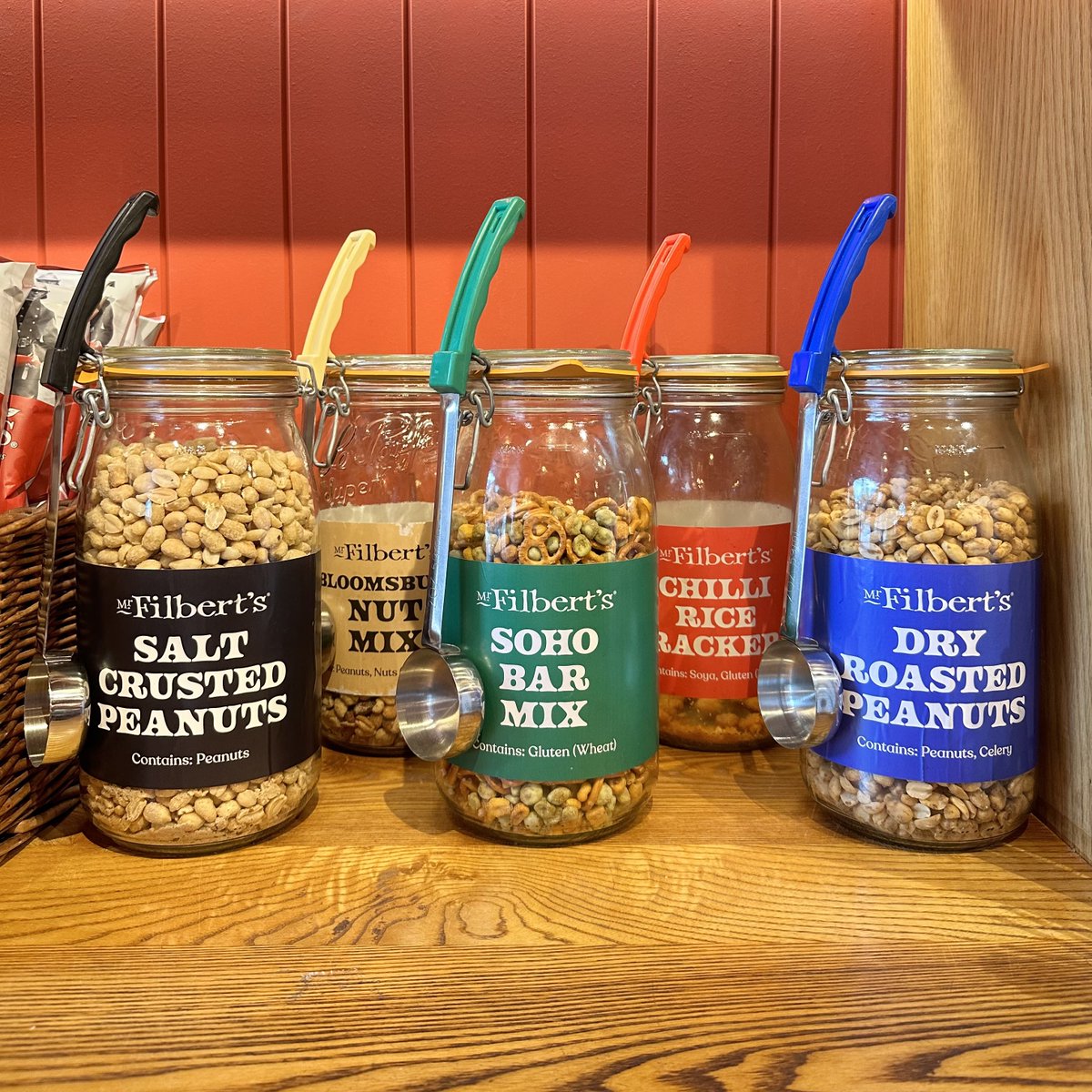 TeddingtonArms's tweet photo. Here at the Teddy we have plenty of Filberts to snack on with your pint!
#barsnacks #filberts #saltedpeanuts #nutmix #sohobarmix #chilliricecrackers #dryroastednuts #greeneking #teddington #highstreet https://t.co/OnRk9mc4Et