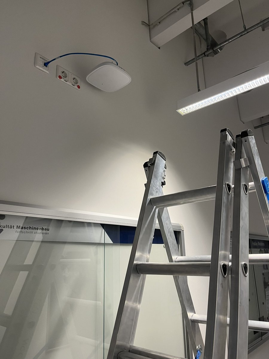 Mit den Ebenen 03 und 04 haben wir heute den WLAN-Ausbau im Hochhaus IC abgeschlossen.
Insgesamt wurden auf den Ebene 6 bis 04 100 neue AccessPoint installiert.

Die Planung für die angrenzenden Flachbereiche (ICFW/ICFO) werden wir demnächst beginnen.

noc.rub.de/web/wlan/ausba…