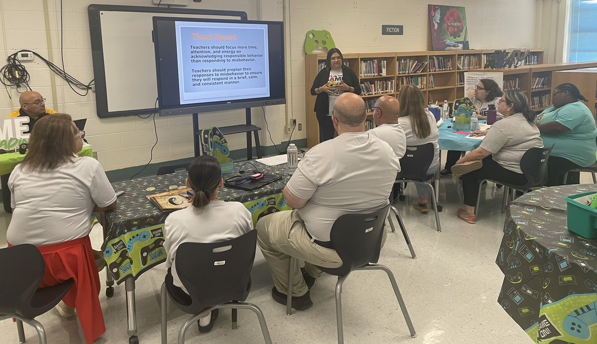 APSimpson2022's tweet photo. Our amazing teachers taking time out of their work day to learn about CHAMPs!

Proud to be a Viking!!!

@Brentwood_STEAM !
@EISDofSA 
#GoBigGoEdgewood 
#ThinkPlayWinEISD
#EdgewoodProud
#VikingStrong https://t.co/aPXwGYgQKD