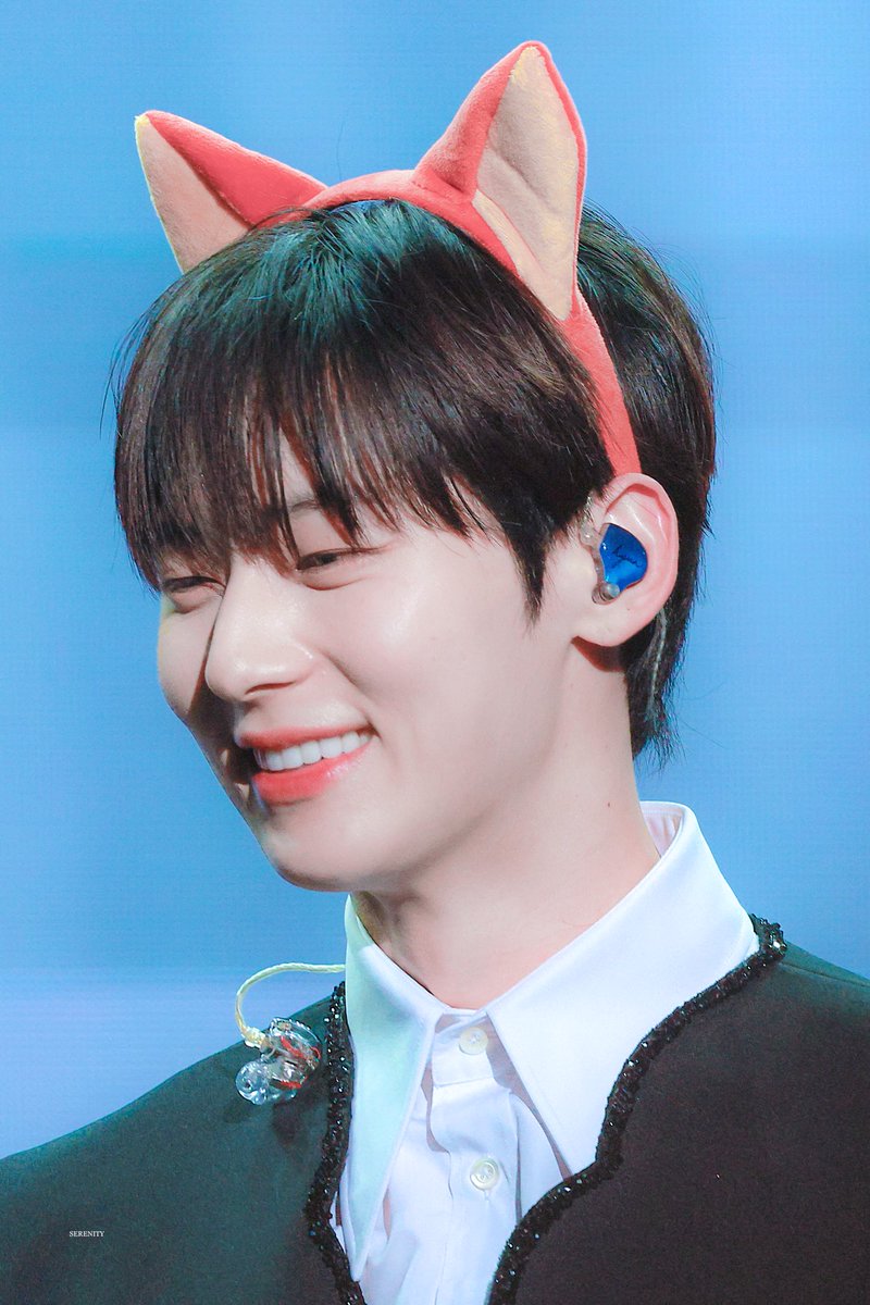 950809Serenity's tweet photo. 230804 
미니콘서트에 나타난 아기 🐰🦊🐻‍❄️#황민현 https://t.co/QZI8G1oMV2