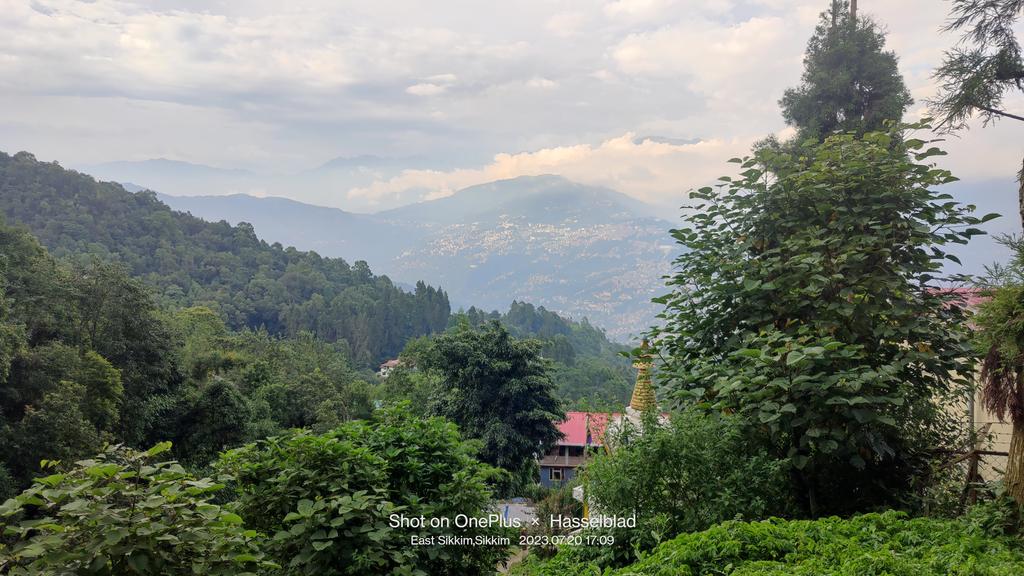 Tomthinmanipur's tweet photo. A nice views of rumtek https://t.co/3xswrk6xqN