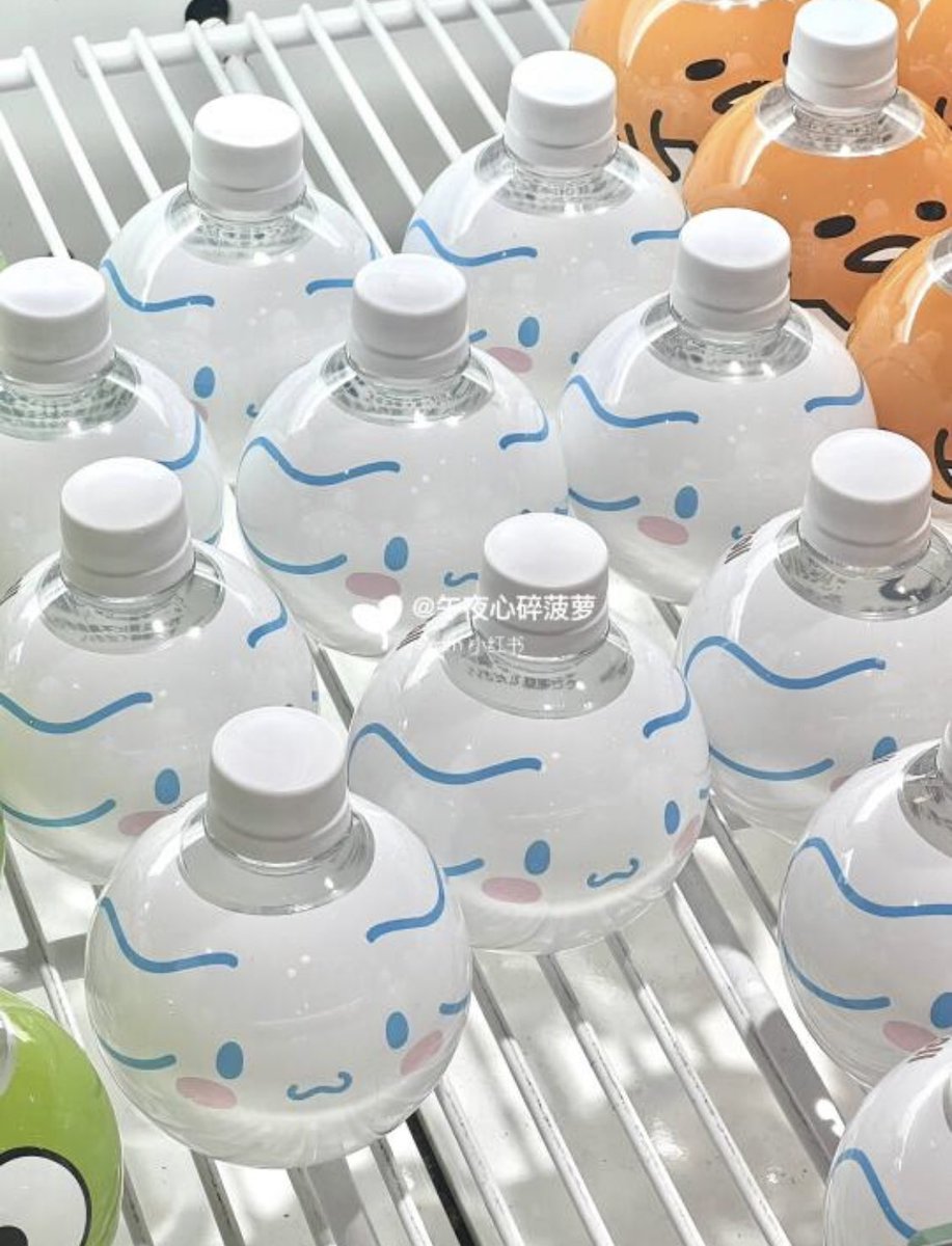 piinkimi_'s tweet photo. cinnamoroll water bottles https://t.co/U9B3W85jwt