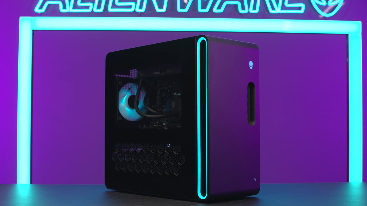Alienware's tweet photo. raise your ✋ if you NEED an upgrade https://t.co/SNyasTdJXU