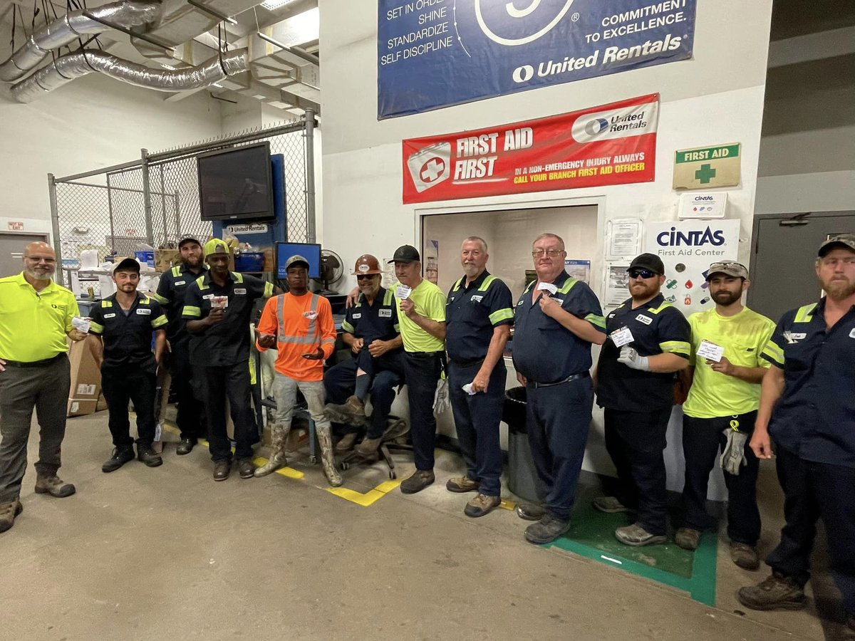 URLife's tweet photo. As we wrap up #TechAppreciationWeek, we wanted to share some moments of celebration from a few of our teams across the company.
We're so appreciative of the important work our awesome Technicians do every day - Thank you for being a part of our #UnitedRentals family!
#URLife https://t.co/w8uHeeX6HT