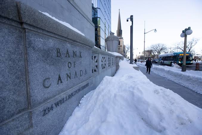 ParallelFacts's tweet photo. Job Losses in Canada Lead to Pause in Central Bank Interest Rate Hikes

The Canadian economy unexpectedly shed a net 6,400 jobs in July while the jobless rate ticked up to 5.5%, data showed on Friday.

https://t.co/Ws4dQRWZta https://t.co/hRg7B58z9I
