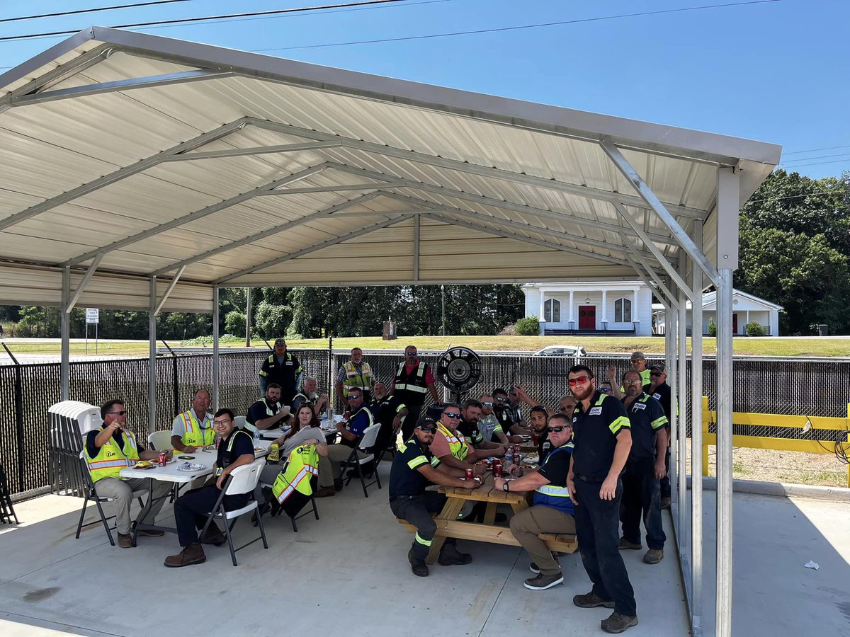 URLife's tweet photo. As we wrap up #TechAppreciationWeek, we wanted to share some moments of celebration from a few of our teams across the company.
We're so appreciative of the important work our awesome Technicians do every day - Thank you for being a part of our #UnitedRentals family!
#URLife https://t.co/w8uHeeX6HT